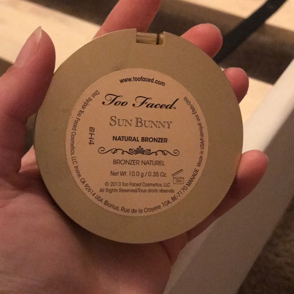 Too faced bronzer - Picture 3 of 3